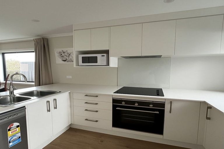 Photo of property in 2/125b Metcalfe Road, Ranui, Auckland, 0612