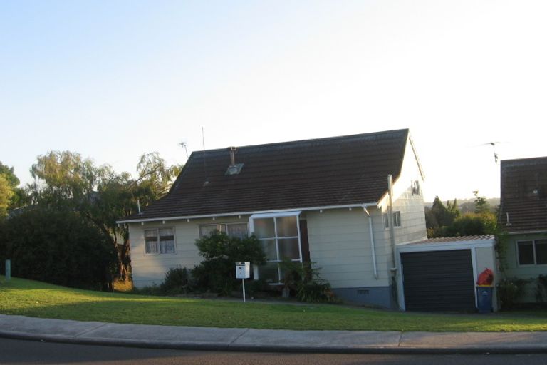 Photo of property in 1/90 Chivalry Road, Glenfield, Auckland, 0629