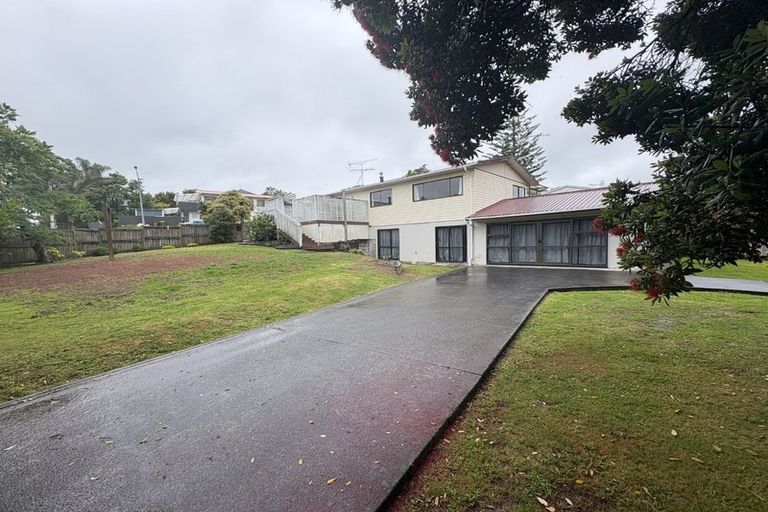 Photo of property in 1 Hellyers Street, Birkdale, Auckland, 0626
