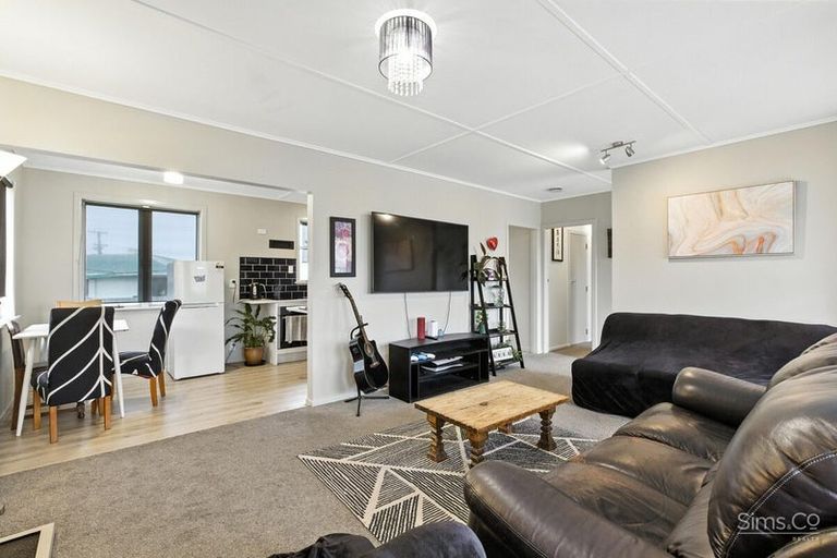 Photo of property in 4 Glenn Street, Castlecliff, Whanganui, 4501