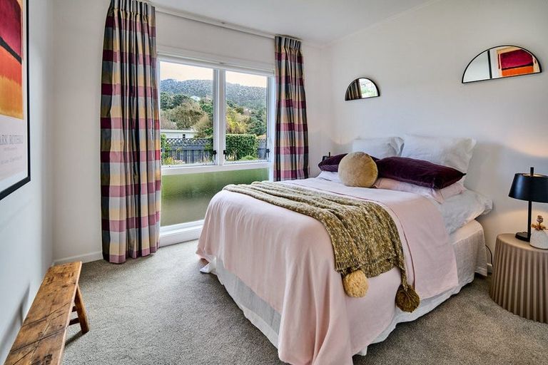 Photo of property in 3 Surrey Street, Tawa, Wellington, 5028