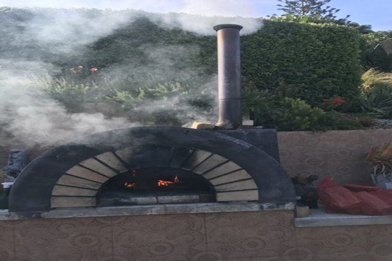 Photo of property in 10 Cave Road, Houghton Bay, Wellington, 6023