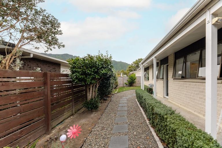 Photo of property in 34a Rewarewa Crescent, Waikanae, 5036