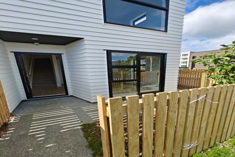 Photo of property in 4 Rauemi Way, Te Atatu South, Auckland, 0610