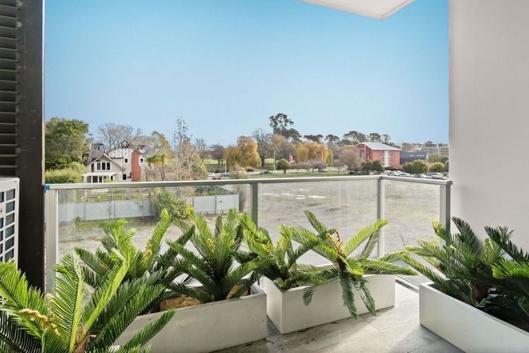 Photo of property in 18/15 Peterborough Street, Christchurch Central, Christchurch, 8013