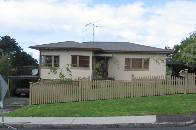 Photo of property in 3 Tahi Terrace, Glen Eden, Auckland, 0602
