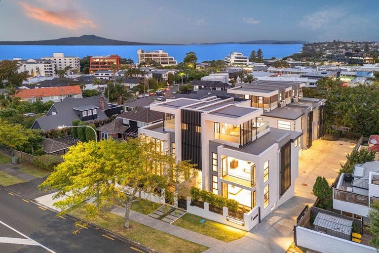 Photo of property in 16b Killarney Street, Takapuna, 0622