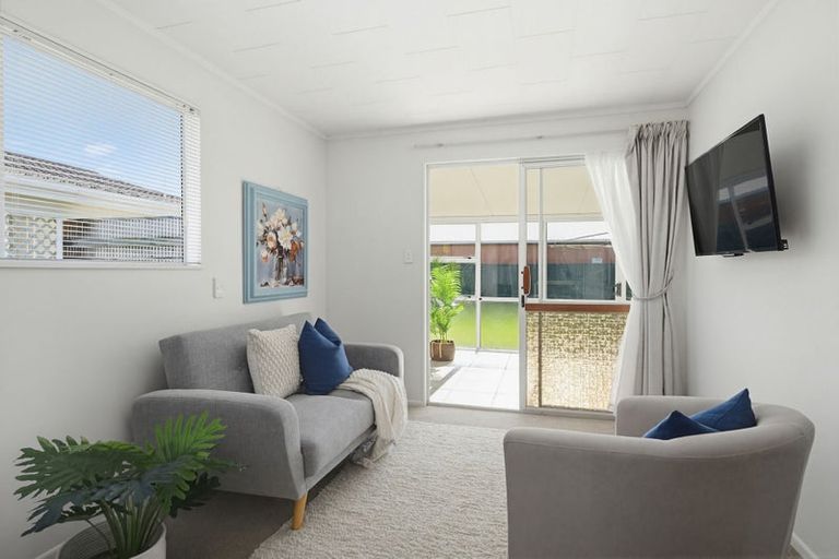 Photo of property in 12 Nimmo Avenue West, Waikanae, 5036