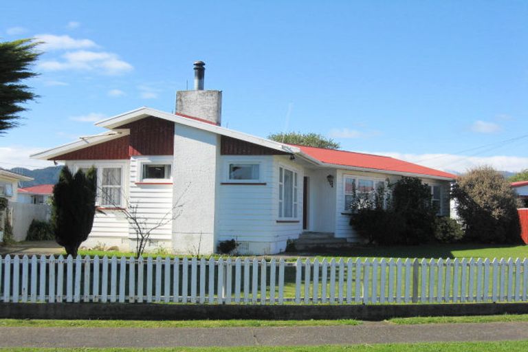Photo of property in 18 Freyberg Street, Levin, 5510