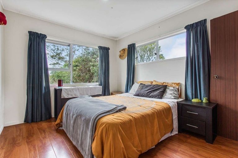 Photo of property in 5 Lysander Crescent, Beach Haven, Auckland, 0626