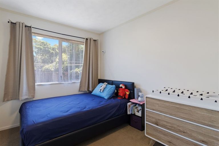 Photo of property in 1/10 May Avenue, Te Atatu South, Auckland, 0610