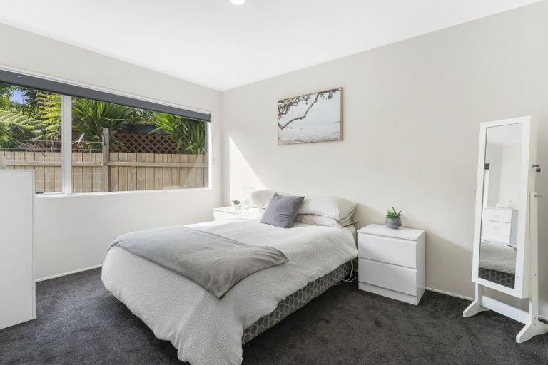 Photo of property in 2/12 Vireya Court, Goodwood Heights, Auckland, 2105