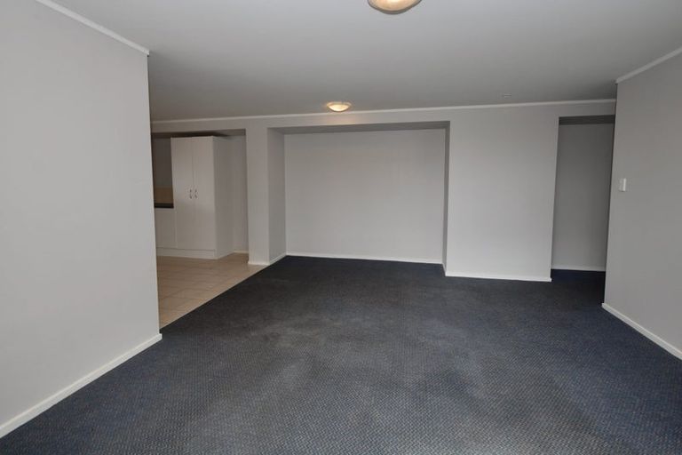 Photo of property in 2/24 Exeter Place, Unsworth Heights, Auckland, 0632