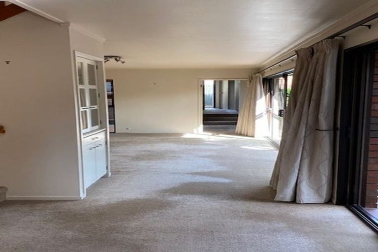 Photo of property in 2b Braemar Road, Castor Bay, Auckland, 0620