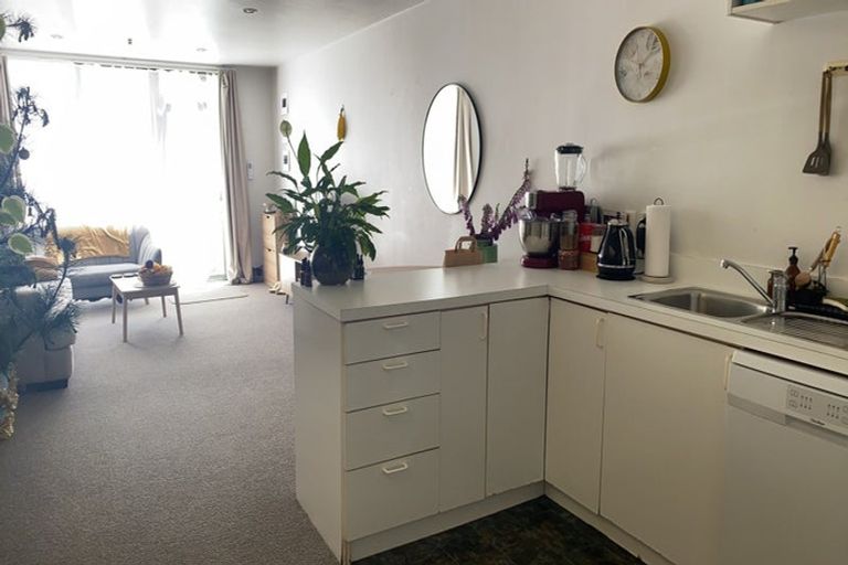 Photo of property in 2u5 Malcolm Lane, Thorndon, Wellington, 6011