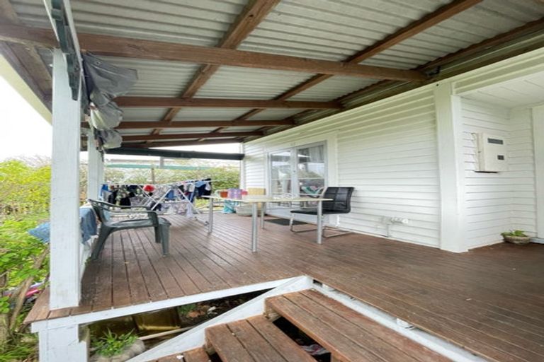 Photo of property in 11 Clayburn Road, Glen Eden, Auckland, 0602