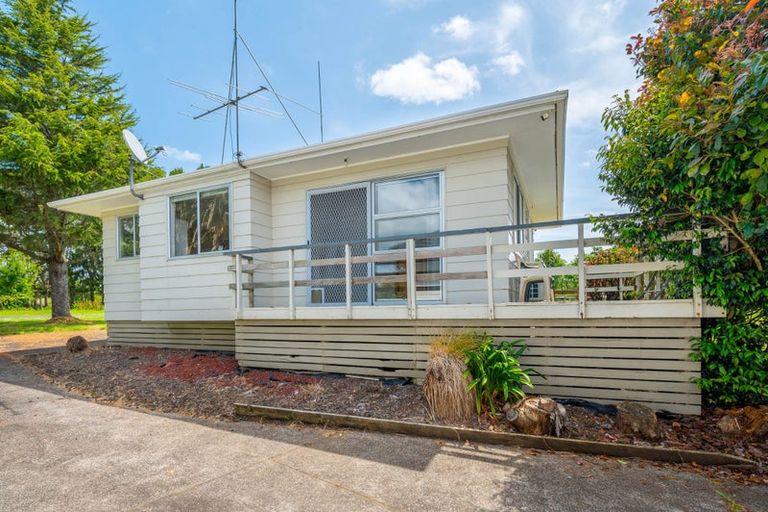 Photo of property in 38 Farrand Road, Kumeu, 0891