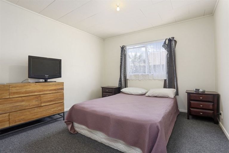 Photo of property in 97 Roberts Road, Te Atatu South, Auckland, 0610