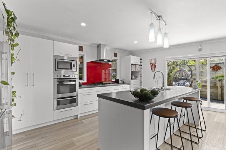 Photo of property in 4a Clerke Place, Marfell, New Plymouth, 4310