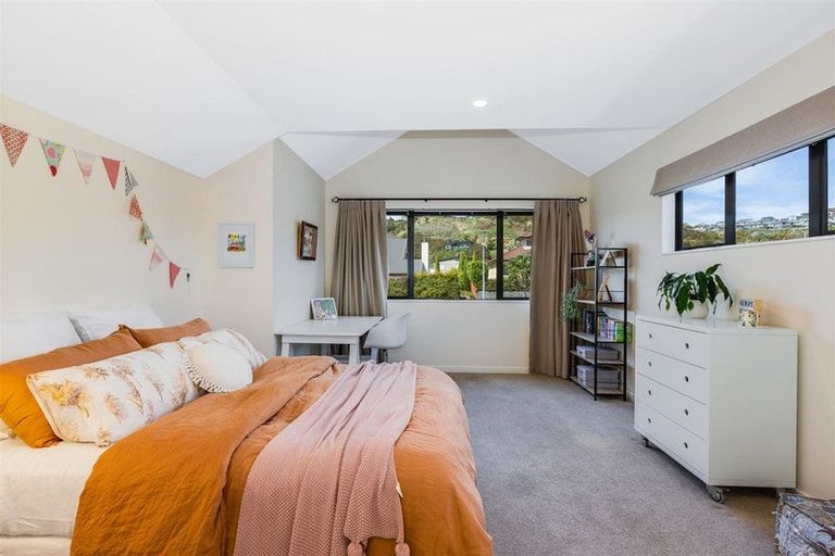 Photo of property in 28 Navigation Drive, Whitby, Porirua, 5024