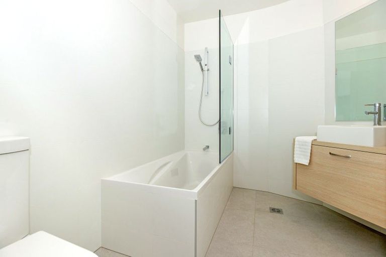Photo of property in 2/4 Reads Quay, Gisborne, 4010