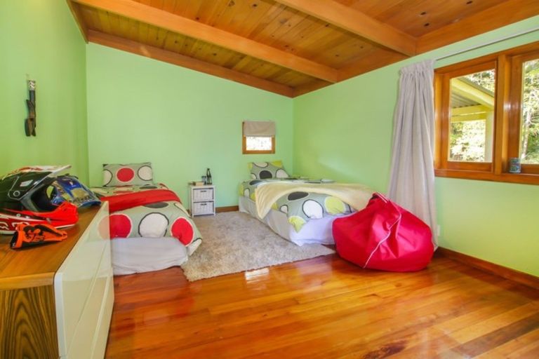 Photo of property in 2 Manawaora Road, Russell, 0272
