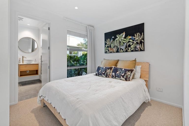 Photo of property in 6 Shearwater Lane, Point Wells, 0986