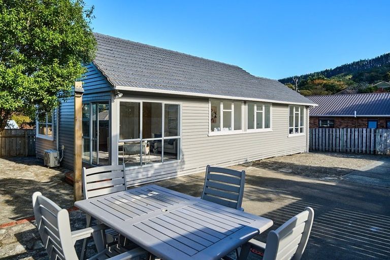 Photo of property in 38a Victory Crescent, Tawa, Wellington, 5028