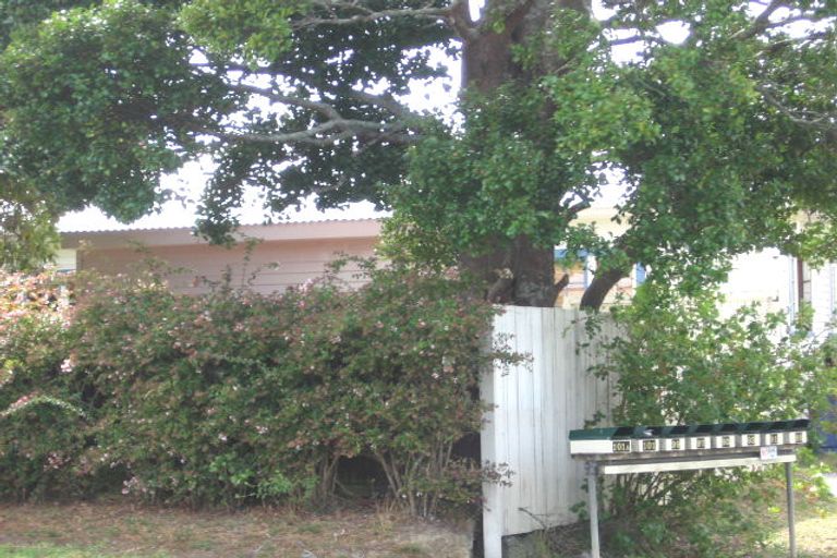 Photo of property in 99 Lancaster Road, Beach Haven, Auckland, 0626