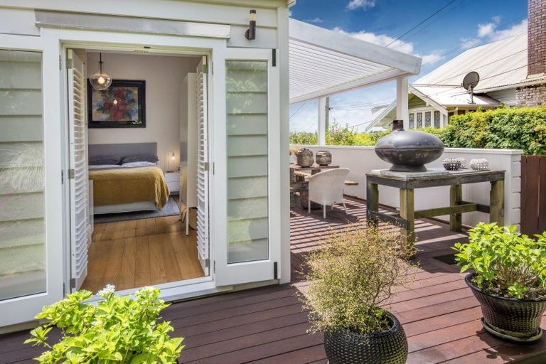 Photo of property in 38 Albert Road, Devonport, Auckland, 0624