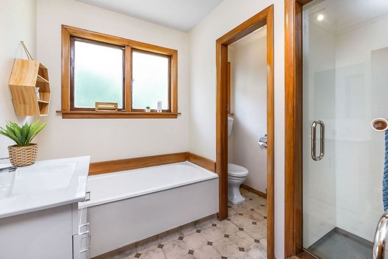 Photo of property in 4 Hudson Street, Bryndwr, Christchurch, 8053