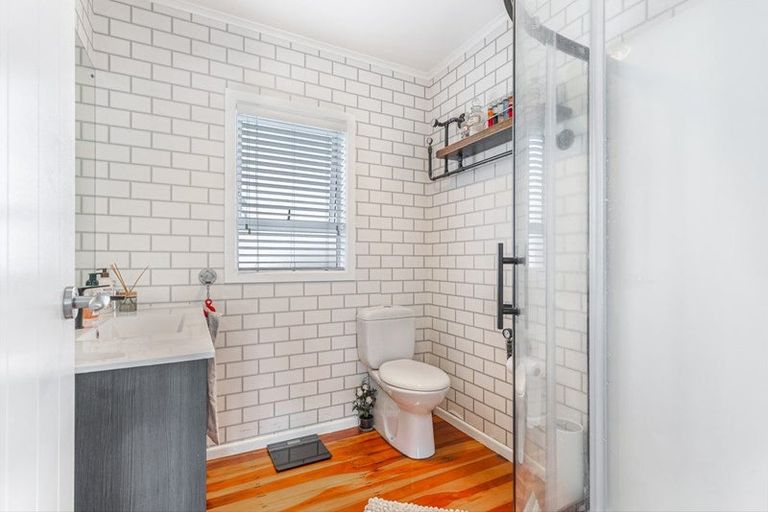 Photo of property in 2/29 Sunnyfield Crescent, Glenfield, Auckland, 0629