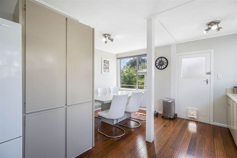 Photo of property in 45 Turville Crescent, Newlands, Wellington, 6037