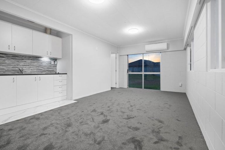 Photo of property in 15 Burbridge Road, Favona, Auckland, 2024
