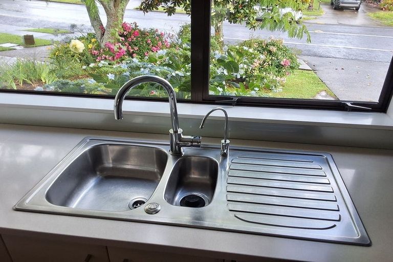 Photo of property in 53 Golfland Drive, Golflands, Auckland, 2013