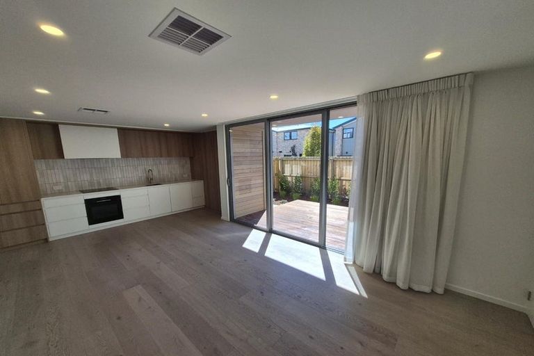 Photo of property in 2/23 Webb Street, St Albans, Christchurch, 8014