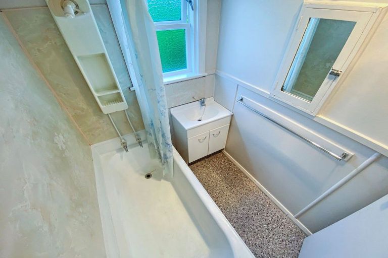 Photo of property in 33 Blighs Road, Bryndwr, Christchurch, 8053