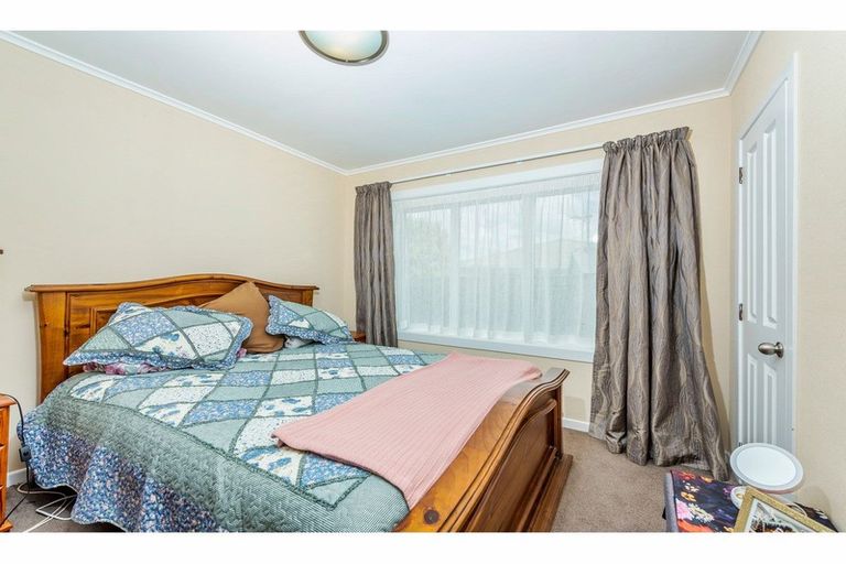 Photo of property in 14 Fairdene Avenue, Henderson, Auckland, 0610