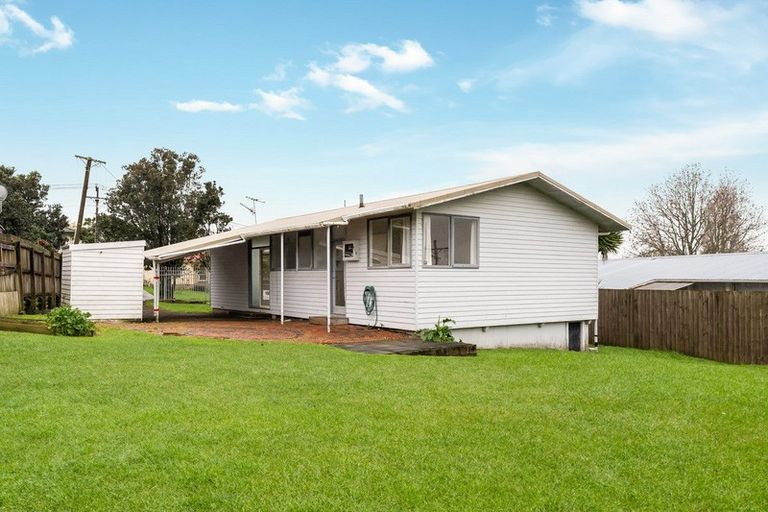 Photo of property in 1 Rickards Place, New Lynn, Auckland, 0600