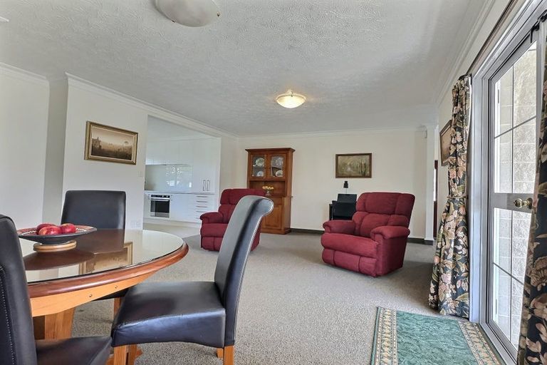 Photo of property in 10 Bassett Place, Taradale, Napier, 4112