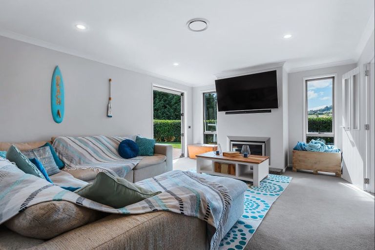 Photo of property in 90 Dalmore Way, Acacia Bay, Taupo, 3385