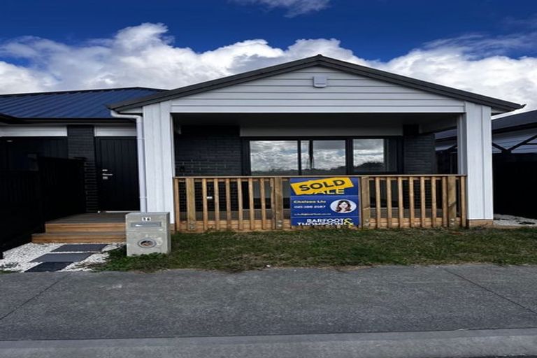 Photo of property in 14 Auranga Drive, Karaka, 2113