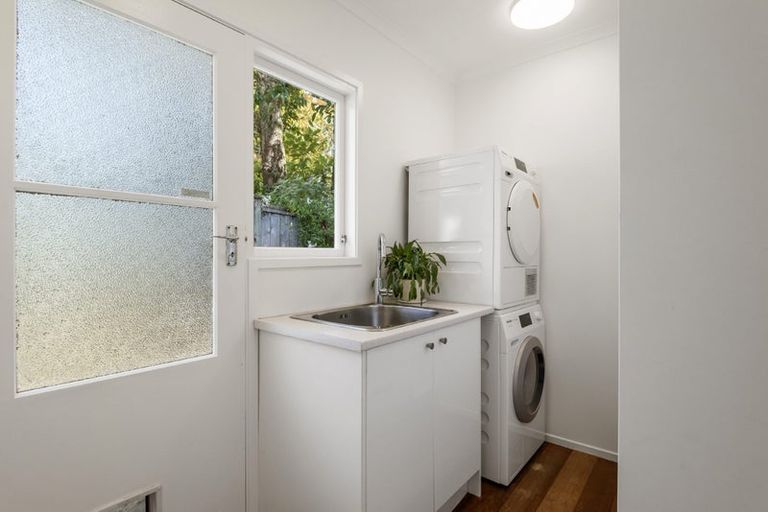 Photo of property in 1/72 Roseberry Avenue, Birkenhead, Auckland, 0626