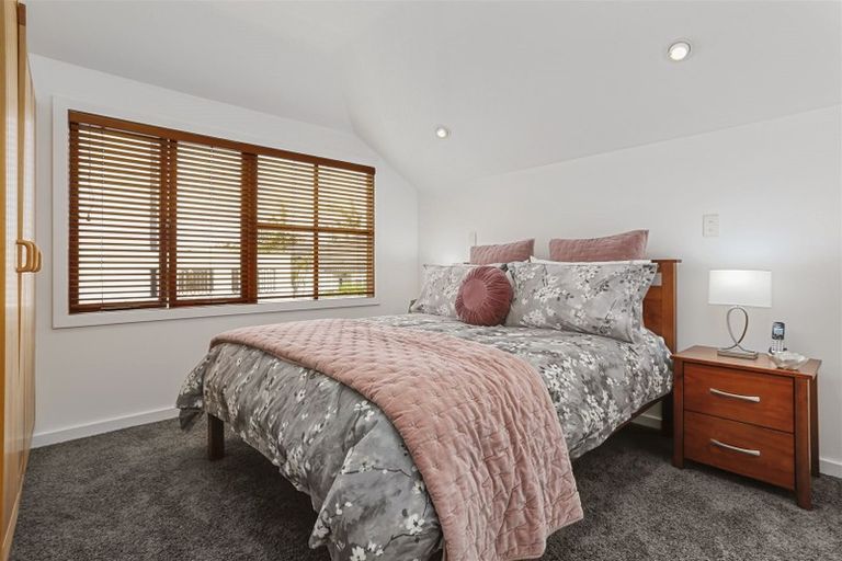 Photo of property in 2/15 Sylvan Park Avenue, Milford, Auckland, 0620