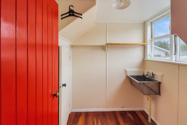 Photo of property in 5 Takatimu Way, Johnsonville, Wellington, 6037