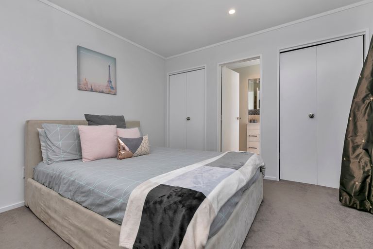 Photo of property in 38 Sailfish Drive, West Harbour, Auckland, 0618