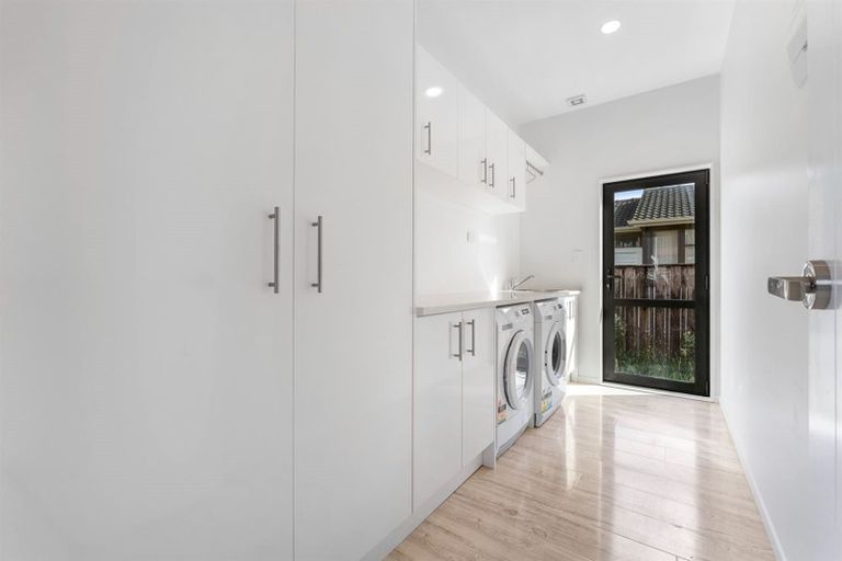 Photo of property in 9 Gwendoline Avenue, Te Atatu Peninsula, Auckland, 0610