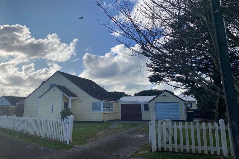 Photo of property in 2 Waimarie Park, Levin, 5510