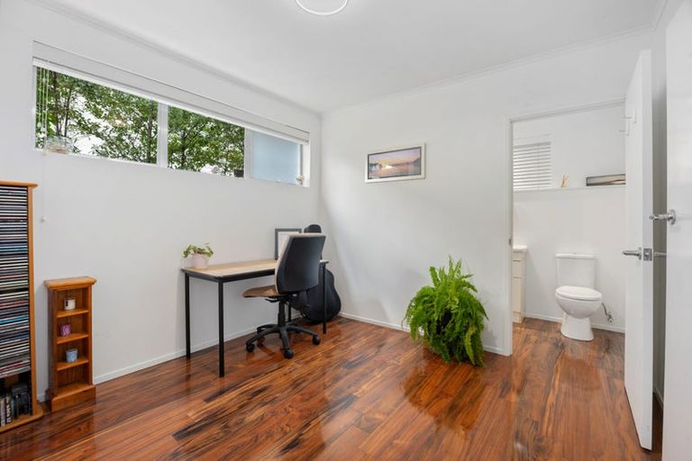 Photo of property in 1/4 Acacia Road, Torbay, Auckland, 0632