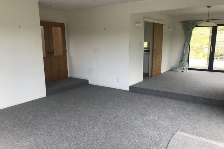 Photo of property in 17 Shastri Terrace, Khandallah, Wellington, 6035